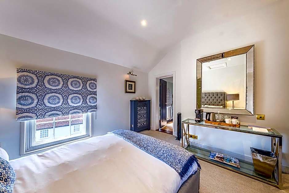 The Black Lion, Long Melford