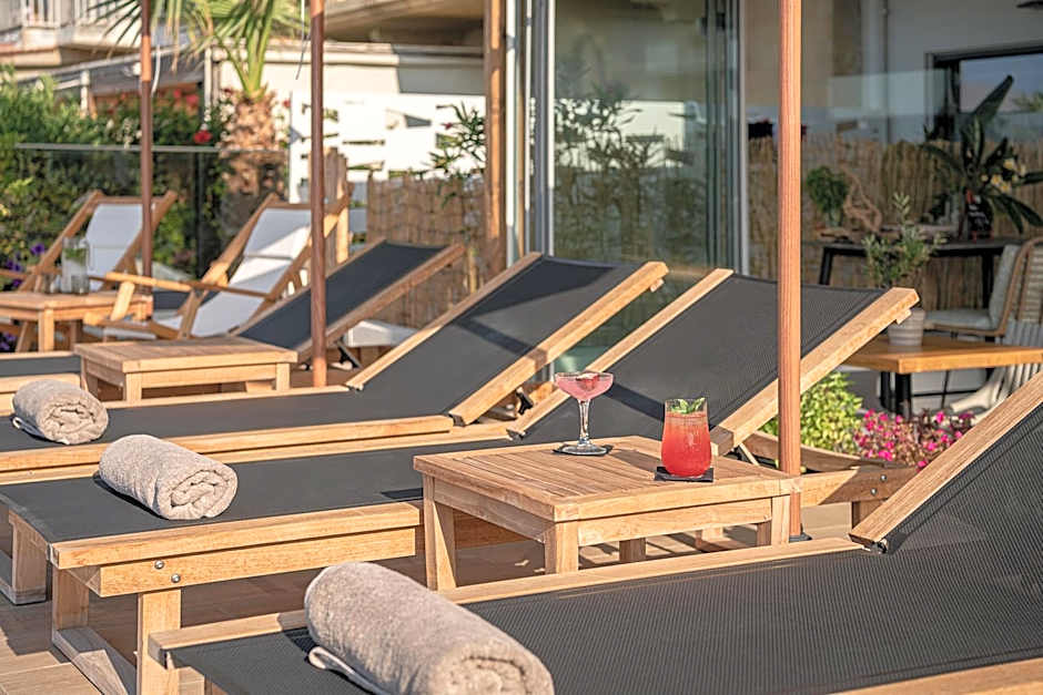 Calla Luxury Seafront Suites