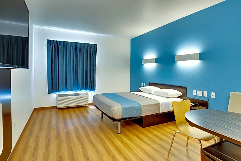 Motel 6-Poplar Bluff, MO