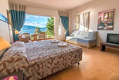 Maisonette with Side Sea View