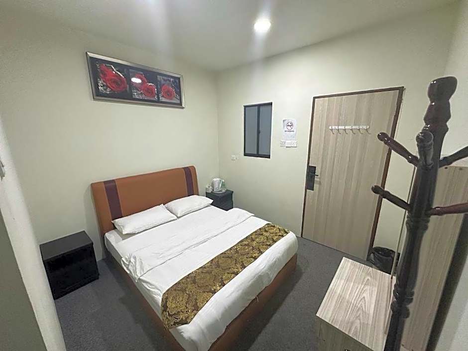 Grand Line Hotel
