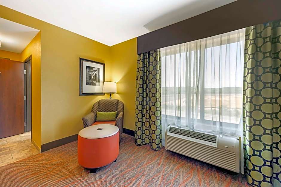 Best Western Plus Tupelo Inn & Suites