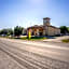 Moulton Inn & Suites By OYO