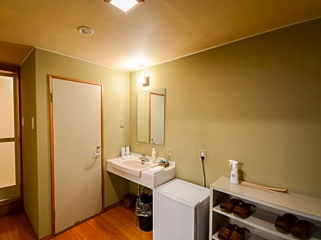 Japanese-Style Quadruple Room - New Wing