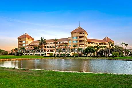 Hilton Pyramids Golf