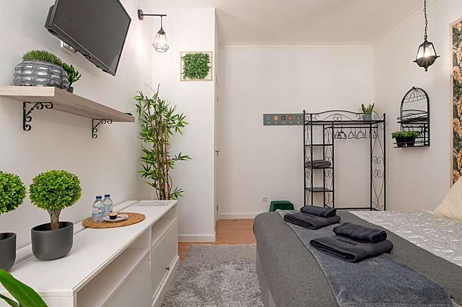 Avenue View Rooms - Guest House