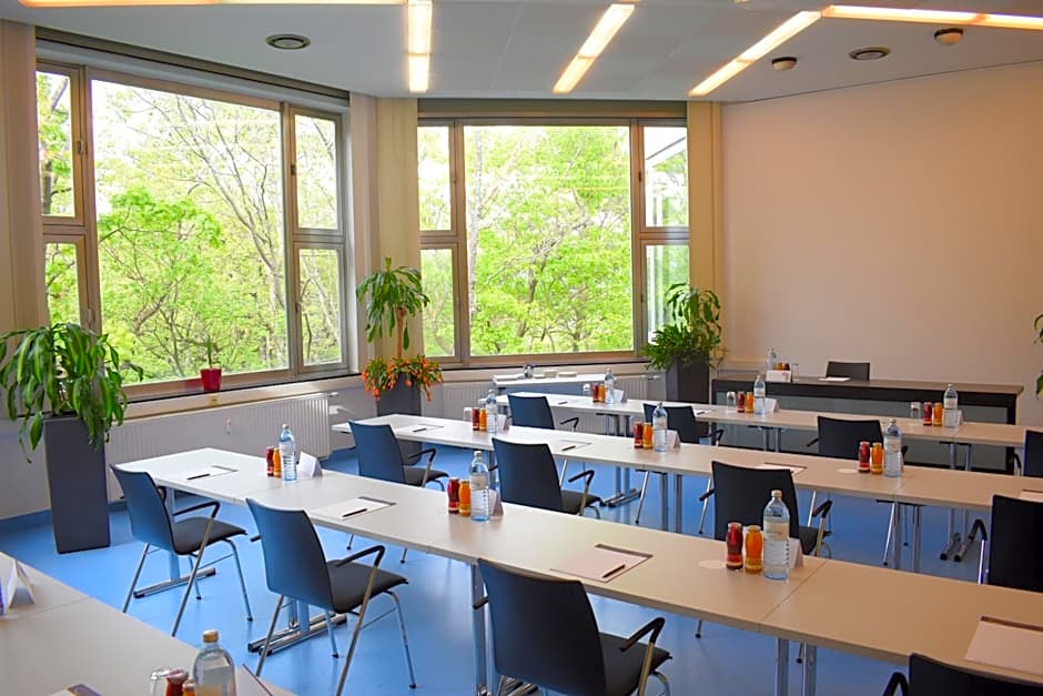 College Garden Hotel