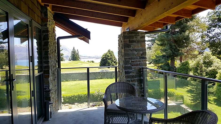 Golfcourse Road Chalets and Lodge