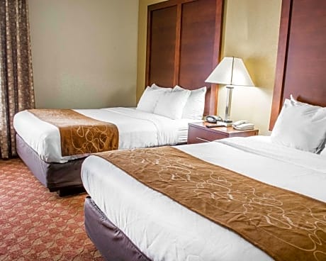 Queen Suite with Two Queen Beds - Non-Smoking - Pets