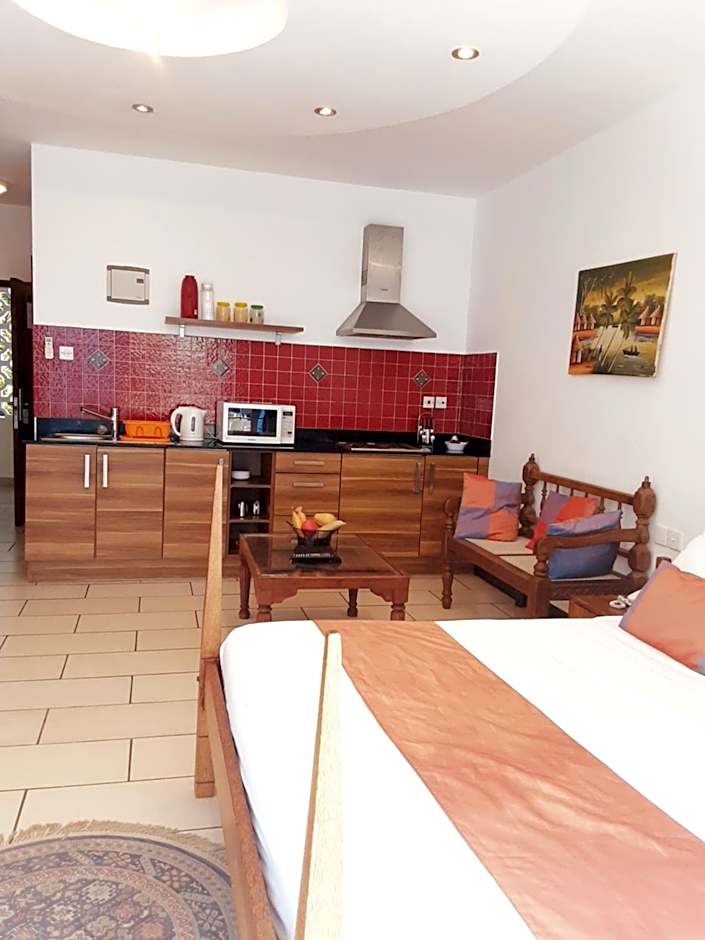 Cowrie Shell Beach Apartments Official