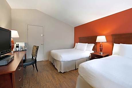 2 Queen Beds Back Building Non-Smoking