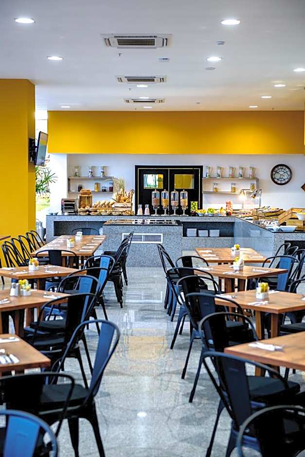 Wyndham Manta Sail Plaza Hotel and Convention Center