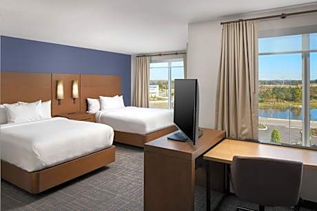 Large Studio with Two Queen Beds and Sofa Bed - Hearing Accessible