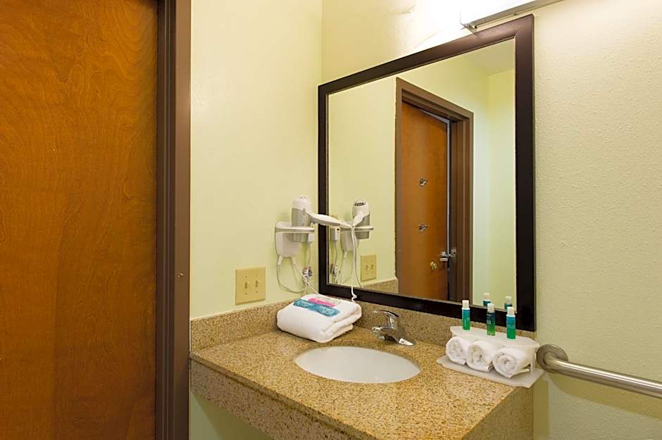 Holiday Inn Express Hotel & Suites Walterboro I-95 By IHG