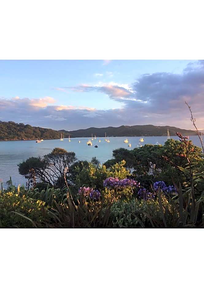 Tipi and Bobs Waterfront Lodge