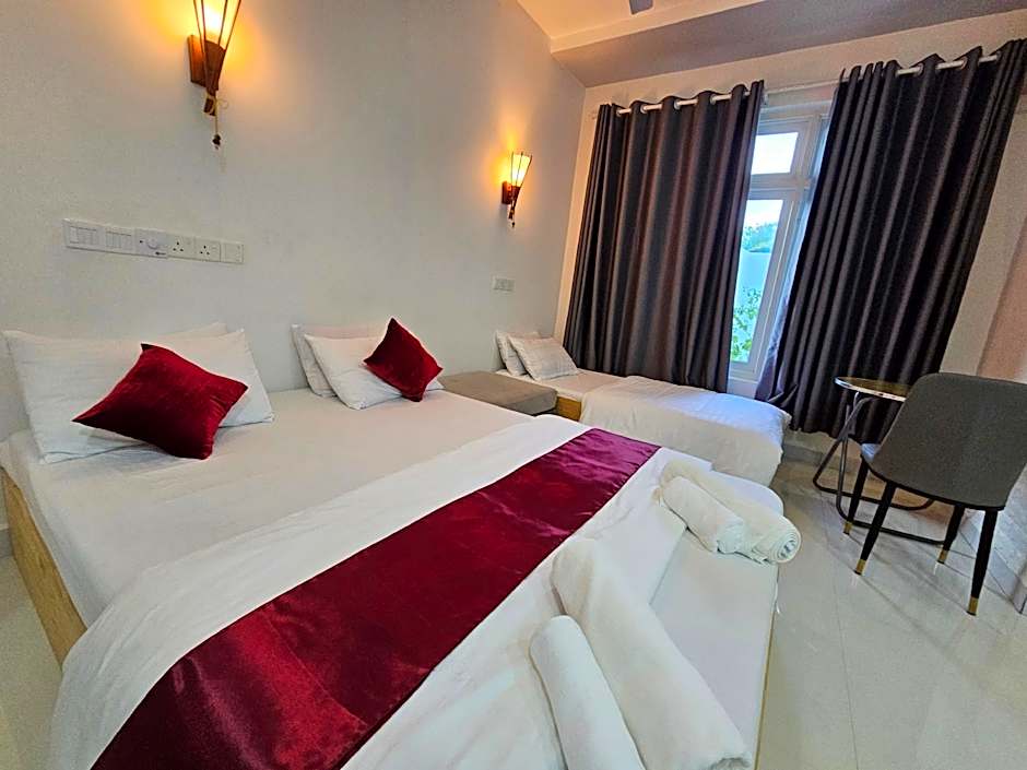 Photo 1 of 3 of Vaadhoo View Inn