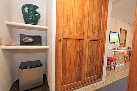 Suite-2 Double Beds Non-Smoking Sofabed Flat Screen Television Kitchenette Refrigerator
