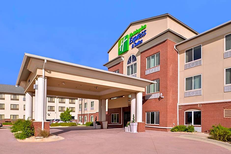 Photo 1 of 32 of Holiday Inn Express & Suites Emporia Northwest By IHG