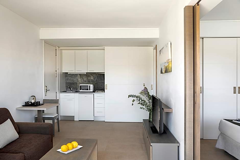 Photo 1 of 4 of Premium 1 Bedroom Apartment, Harbor View, Terrace