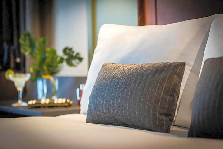 Clayton Hotel City of London