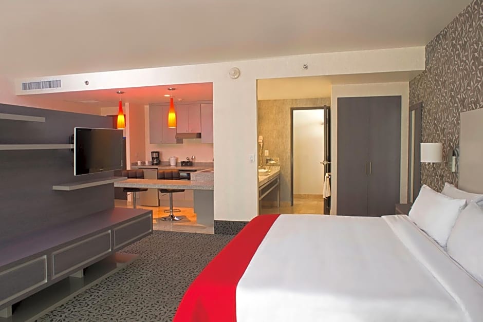 Holiday Inn Express & Suites Queretaro By IHG