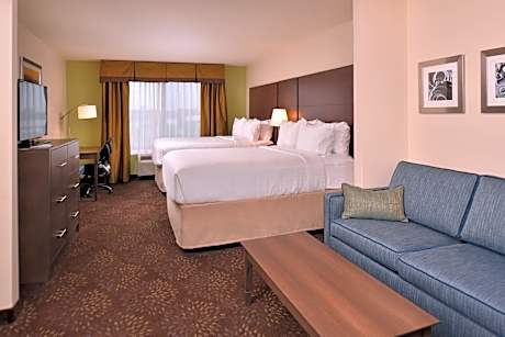 2 Queen Beds Suite