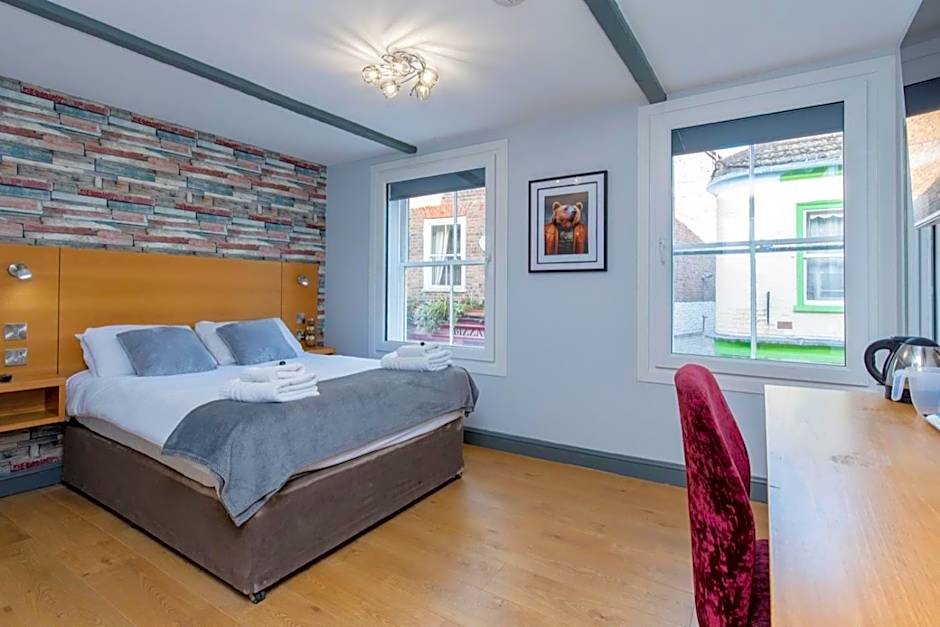 Twenty Hotel and Bar