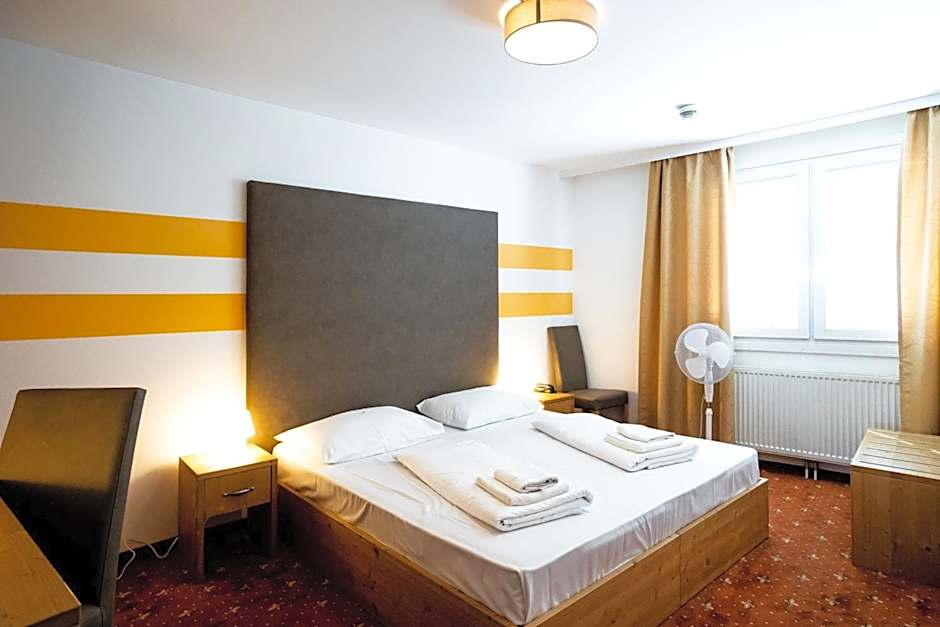 Lenas Donau Hotel