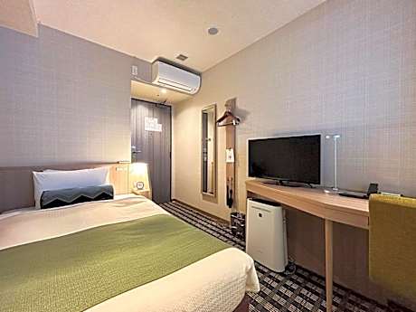 Single Room with Shower - Non-Smoking