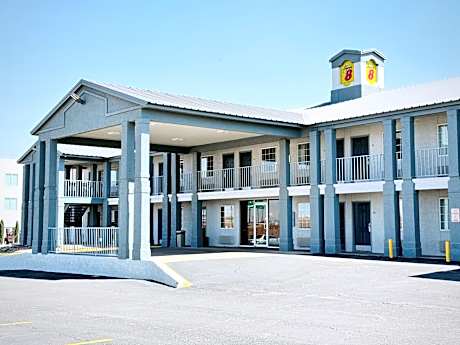 Super 8 by Wyndham Van Horn