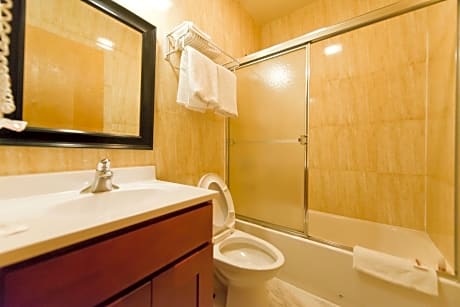 2 Bedroom Suite with 3 Beds