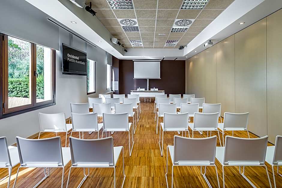 Occidental Pueblo Acantilado