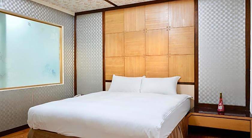 Enjoy Square Hotel
