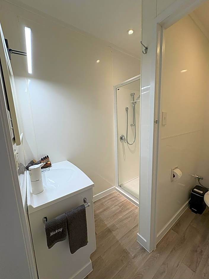 Baileys At The Beach Motel