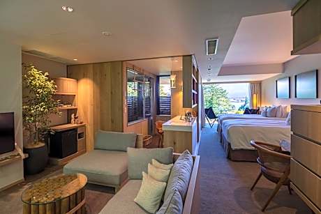 Deluxe Suite with Mountain View