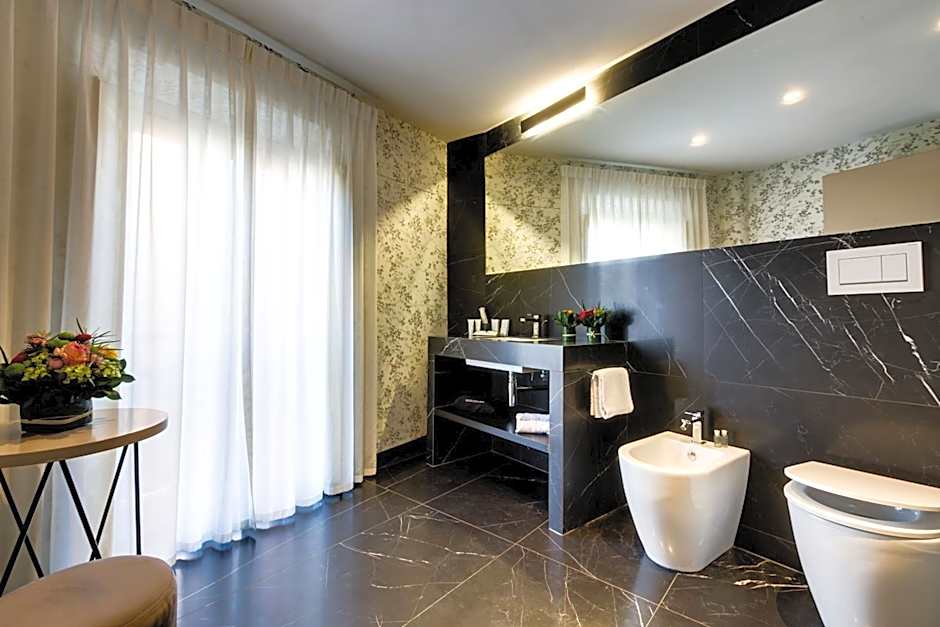 Piazza Farnese Luxury Suites