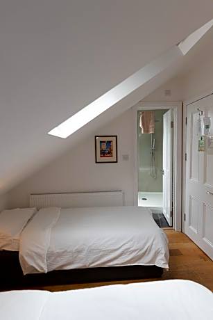 Single Bed in Mixed Dormitory Room