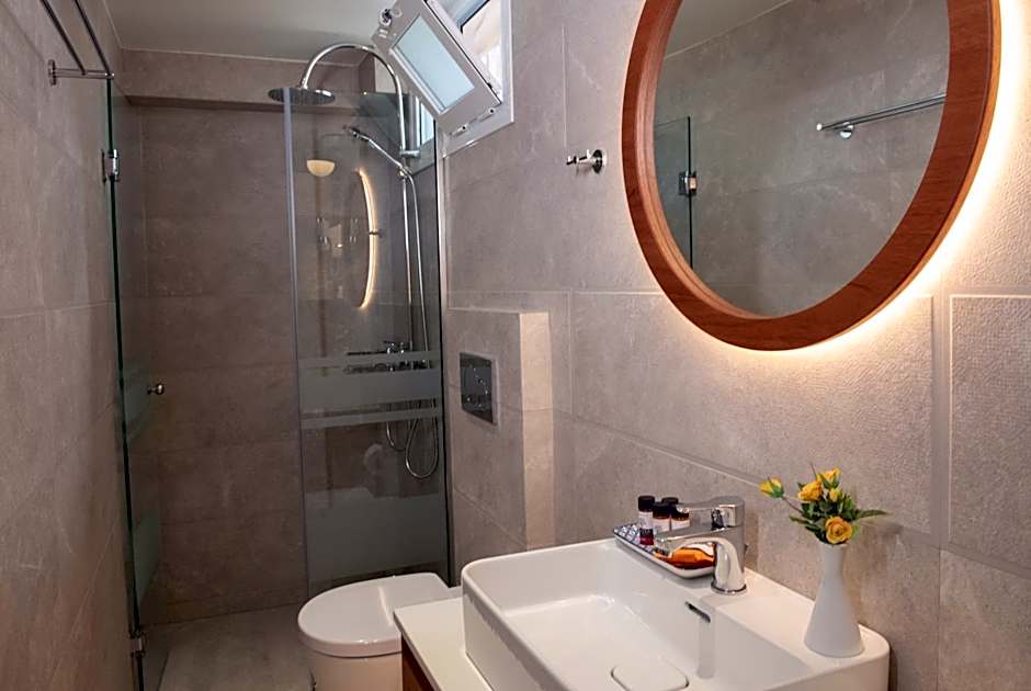 Captain's House Hotel Suites & Apartments