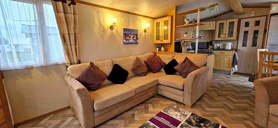 MOLLIES DEN 6 Berth 2 Bedrooms Waterside Leisure Park Ingoldmells