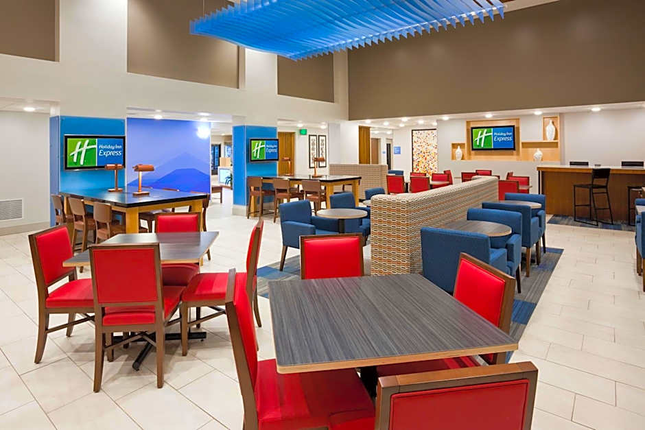 Holiday Inn Express & Suites Minneapolis - West End by IHG