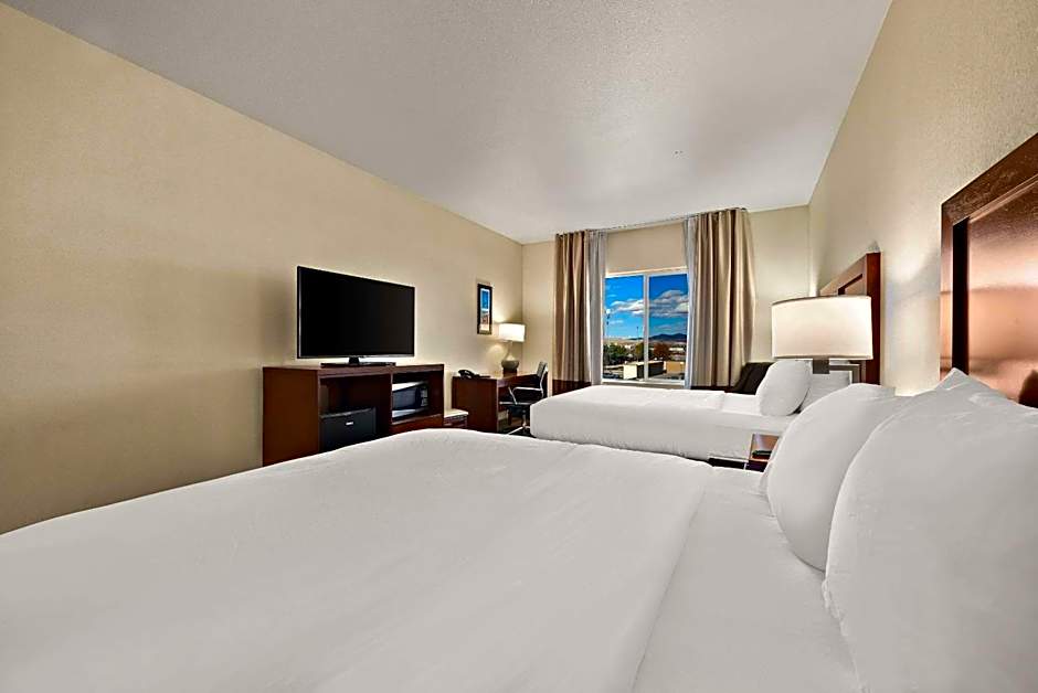 Comfort Inn & Suites Airport Convention Center