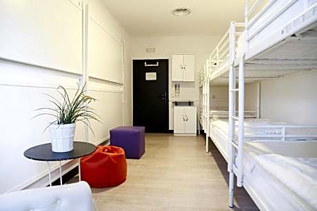 Bed in 6-Bed Mixed Dormitory Room