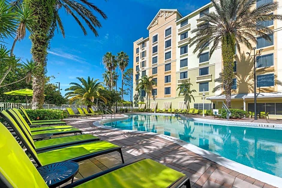 Comfort Suites Maingate East