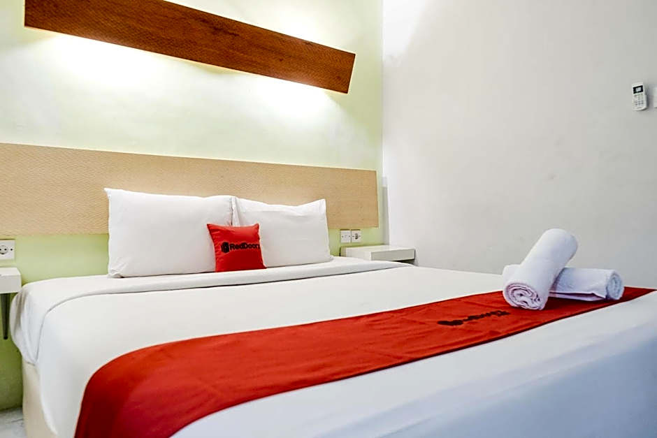 RedDoorz Plus at Sunrise Hotel Sanur
