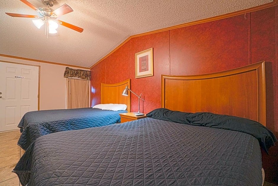 Grand Eagle Ford Lodge & RV Park