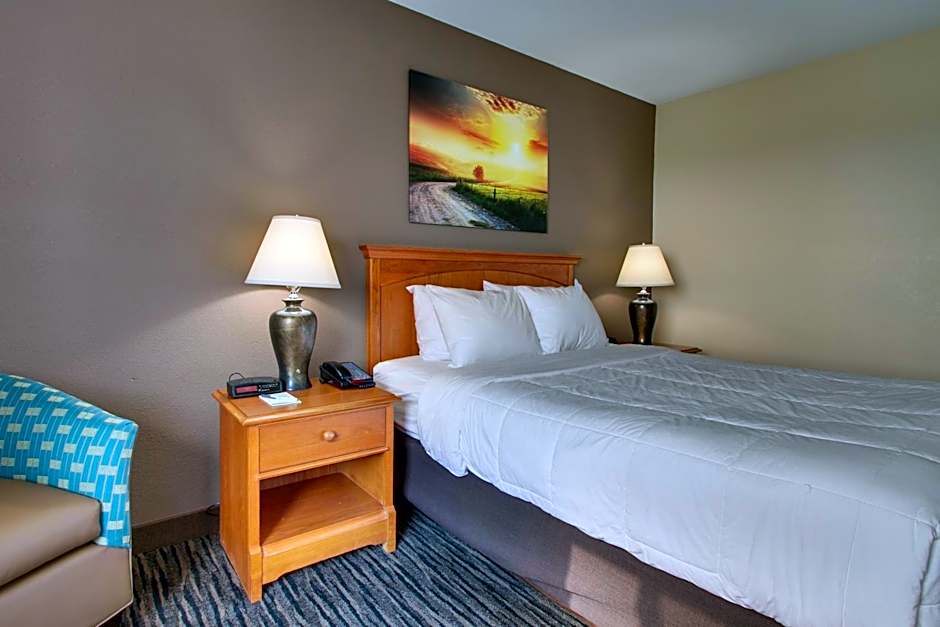 EverSpring Inn & Suites