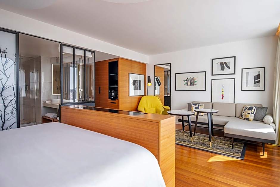 Renaissance by Marriott Paris Republique Hotel