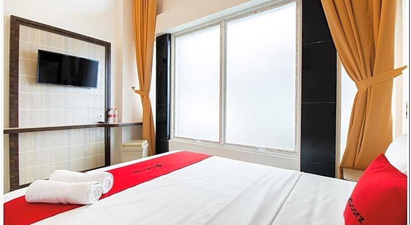 RedDoorz Plus @ Centrium Katamso Medan