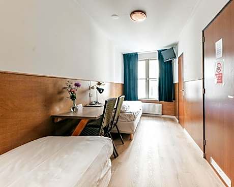 Twin Room with Private Bathroom