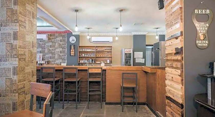 RedDoorz Plus near Soekarno Hatta Airport 2